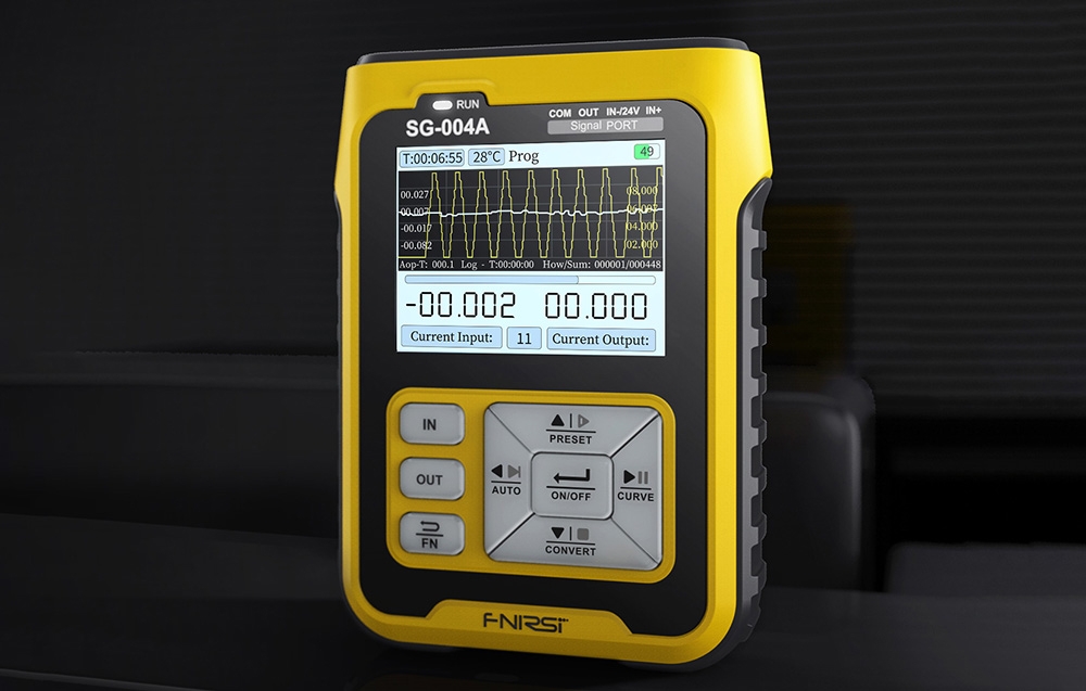 Generator sygnałów FNIRSI w żółtym kolorze na szarym tle