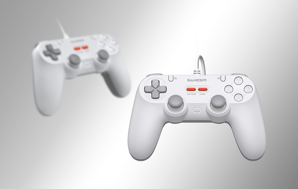 Δύο λευκά χειριστήρια GameSir που αιωρούνται σε φωτεινό φόντο, το ένα ευκρινές σε πρώτο πλάνο, το άλλο θολό πίσω.