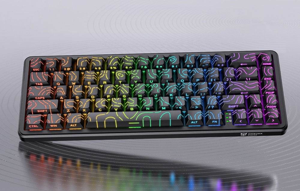 Πληκτρολόγιο gaming με οπίσθιο φωτισμό RGB ουράνιου τόξου σε ανοιχτόχρωμο φόντο με αντανακλάσεις