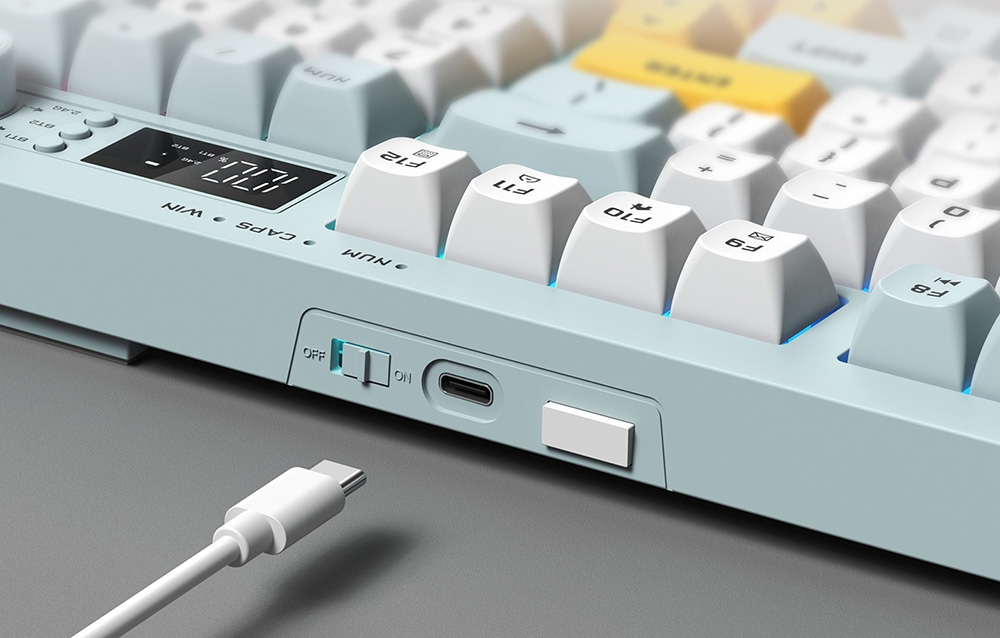 Απόσπασμα πληκτρολογίου με θύρα USB-C και λευκό καλώδιο σε γκρι φόντο
