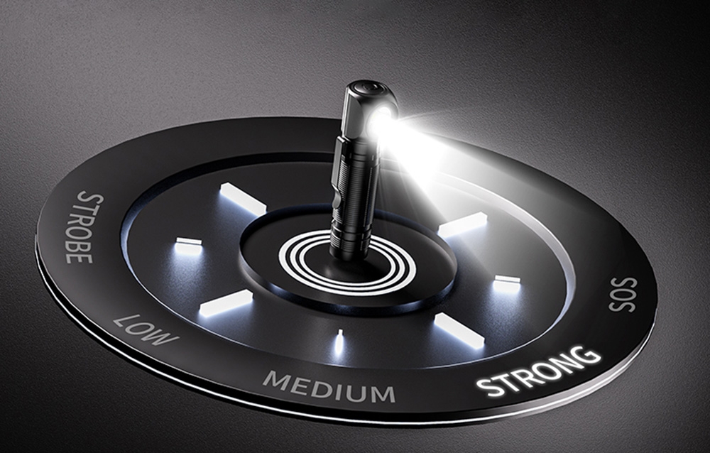 Μαύρος φακός που στέκεται στο κέντρο μιας κυκλικής πλατφόρμας με ενδείξεις λειτουργίας: ΣΤΡΟΒΟΣΚΌΠΙΟ, ΧΑΜΗΛΌ, ΜΕΣΑΊΟ, ΙΣΧΥΡΌ, SOS