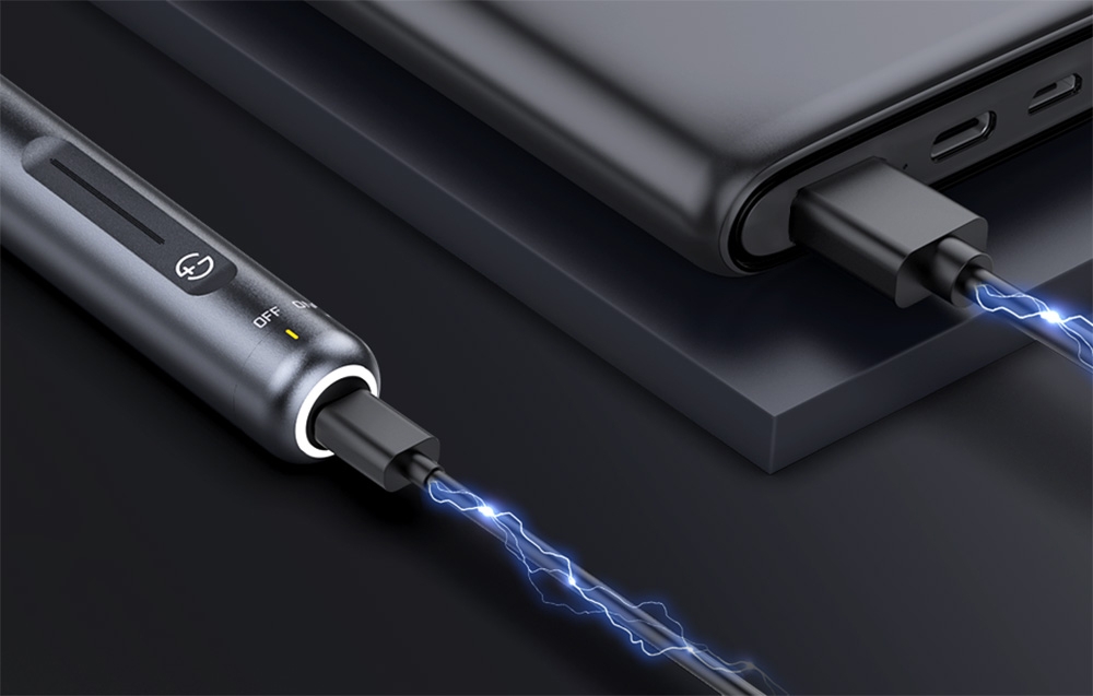 Ο μύλος είναι συνδεδεμένος σε ένα powerbank χρησιμοποιώντας ένα καλώδιο USB.