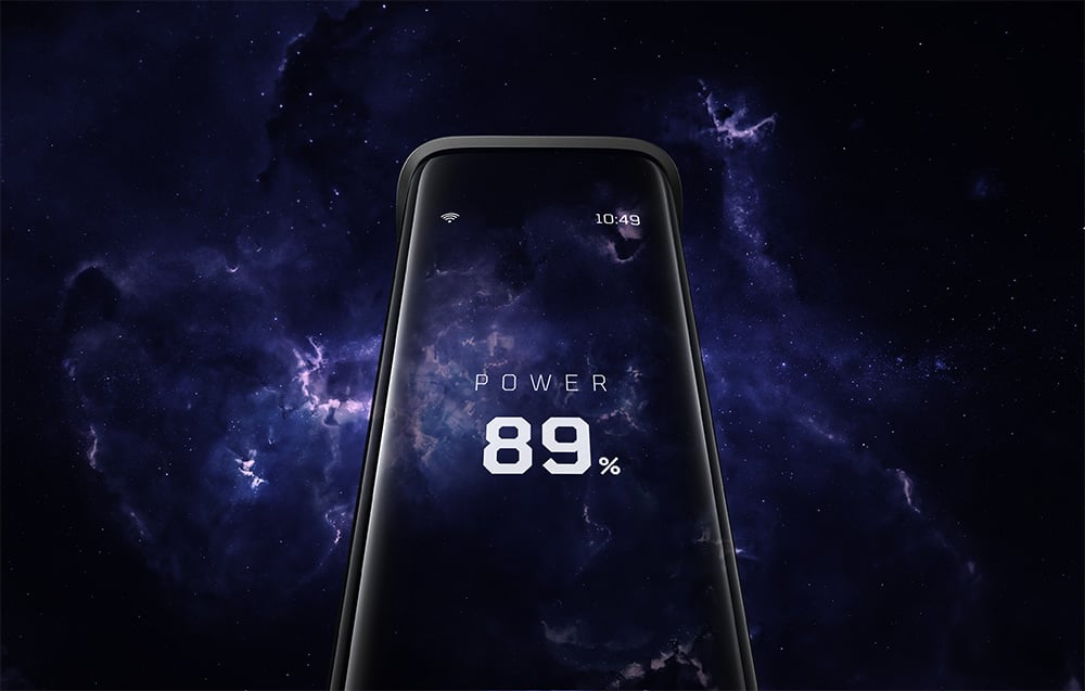Κοντινό πλάνο της οθόνης του powerbank με επίπεδο ενέργειας 89%.