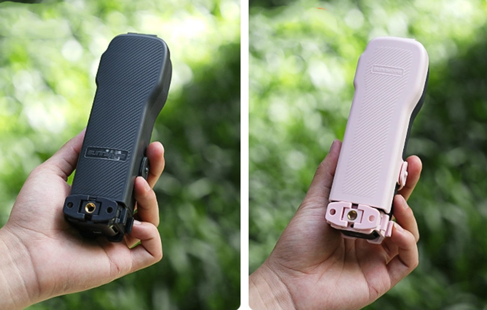 Δύο εκδόσεις της θήκης Sunnylife για την DJI Pocket - μαύρη και ροζ, κρατημένη στο χέρι, άποψη από κάτω με τα σπειρώματα τοποθέτησης