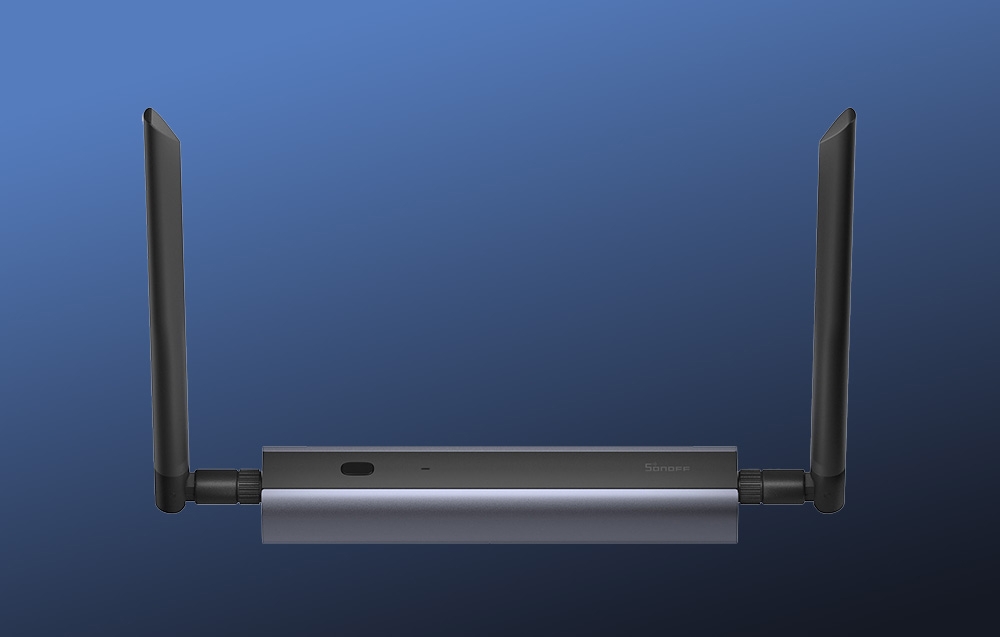 Πύλη ZigBee Sonoff gateway με μαύρες κεραίες σε σκούρο μπλε φόντο.