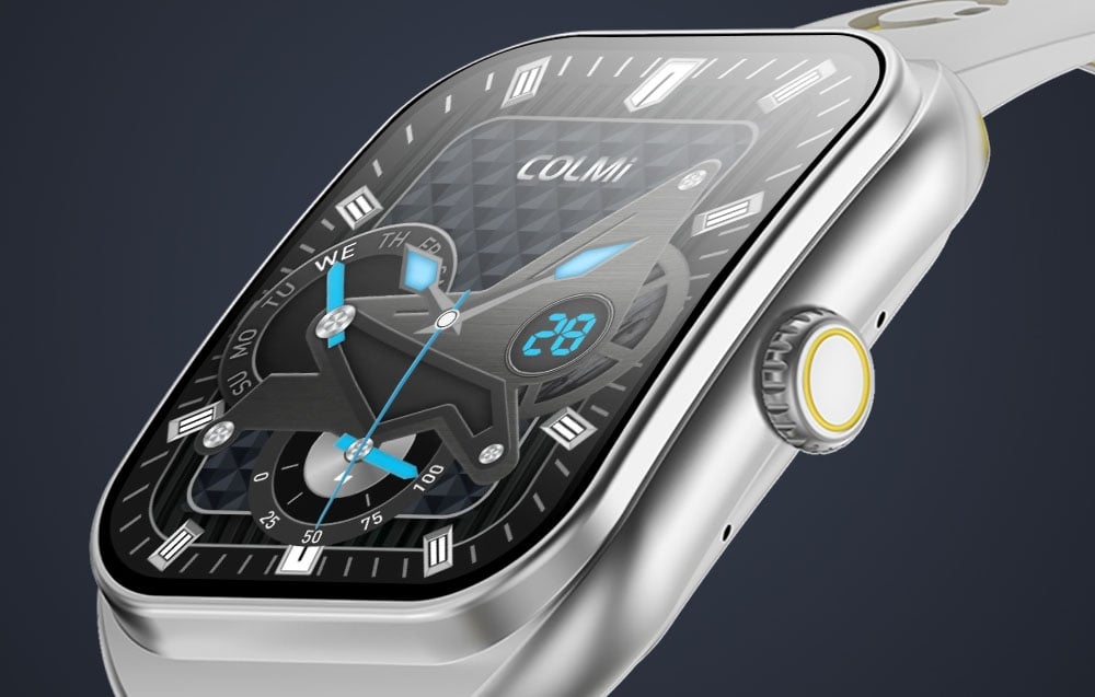 Ασημί smartwatch σε σκούρο φόντο.