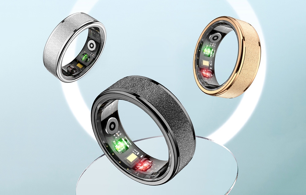 3 smartrings σε φωτεινό φόντο.
