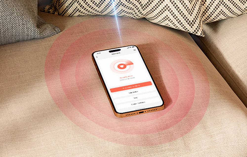 Το smartphone στον καναπέ εμφανίζει μια εφαρμογή ειδοποίησης, που περιβάλλεται από ένα κόκκινο προειδοποιητικό σήμα