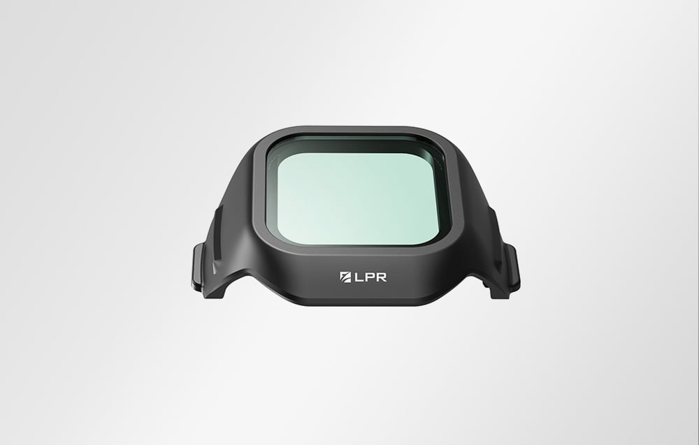 Άνω όψη φίλτρου LPR για drone με γυαλί μέντας σε μαύρο πλαίσιο σε ανοιχτόχρωμο φόντο
