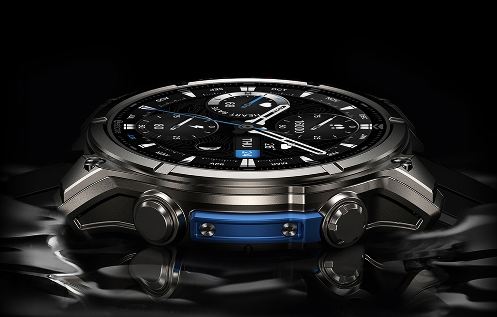 Πλάγια όψη του smartwatch με μεταλλικό φάκελο και μαύρο λουράκι σε μαύρο φόντο με αντανάκλαση