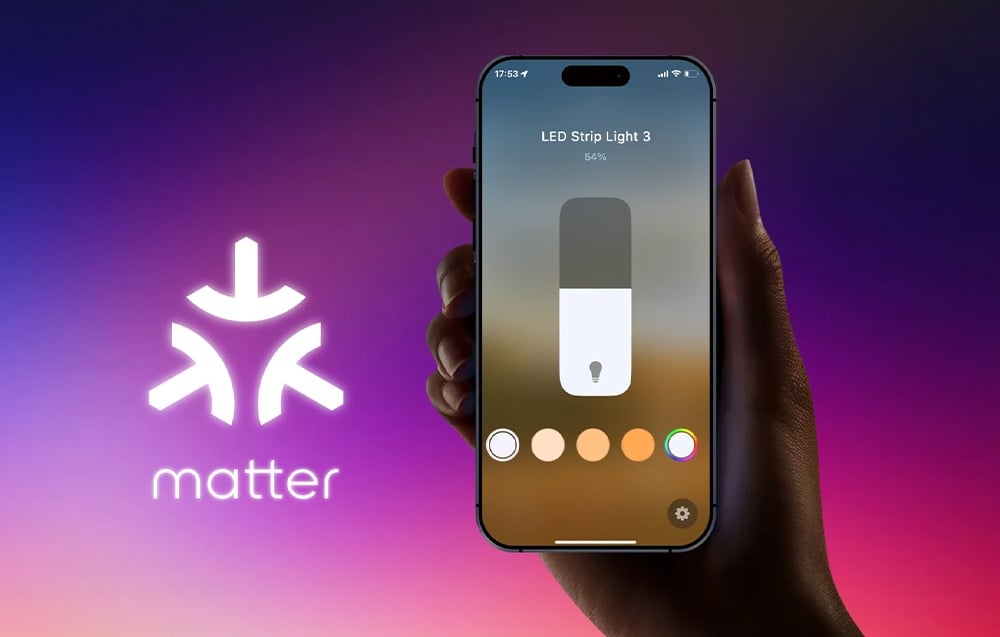 Smartphone με την εφαρμογή LED Strip Light 3 και το λογότυπο Matter σε διαβαθμισμένο μοβ-ροζ φόντο