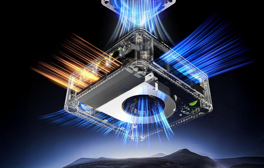 Διαφανές μοντέλο mini PC GMKtec με ορατό το σύστημα ψύξης και την κατεύθυνση της ροής του αέρα