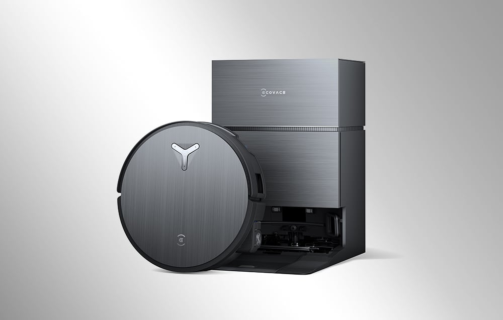 Ρομπότ καθαρισμού Deebot X11 PRO OMNI που στέκεται δίπλα στο σταθμό σύνδεσης σε γκρι φόντο