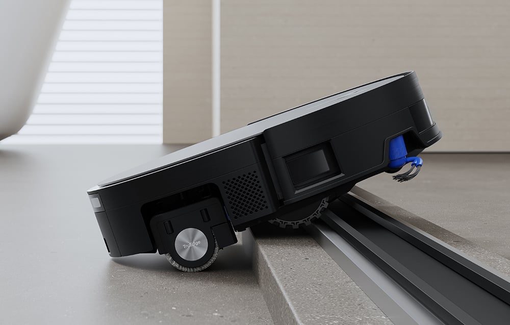 Το ρομπότ καθαρισμού Deebot X11 PRO OMNI περνάει το κατώφλι.