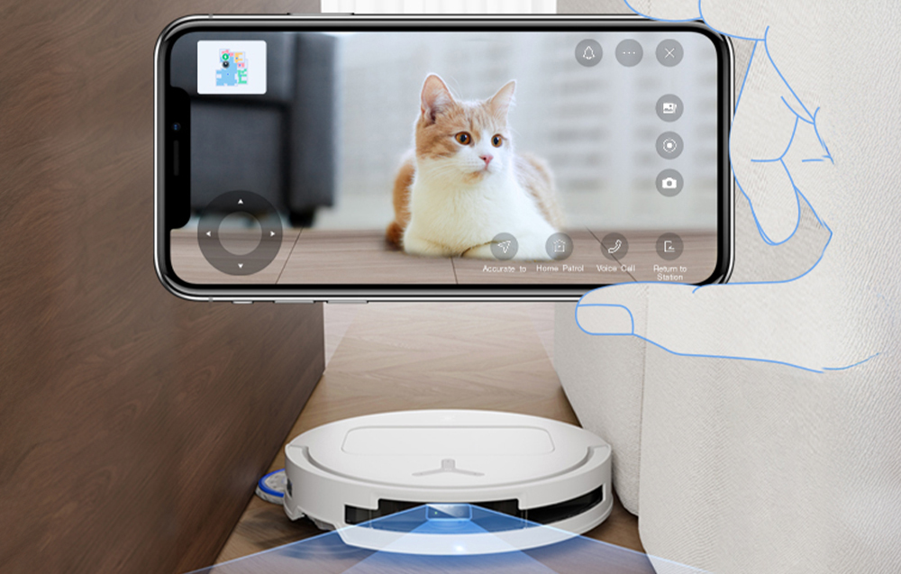 Smartphone που εμφανίζει φωτογραφία γάτας και widgets από την εφαρμογή ECOVASC HOME, από κάτω, το ρομπότ καθαρισμού σαρώνει το δωμάτιο