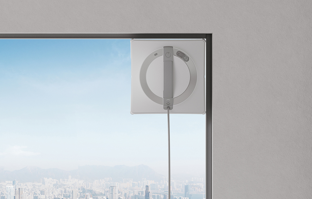 Το ρομπότ W2 Pro Omni καθαρίζει σχολαστικά την άκρη του παραθύρου