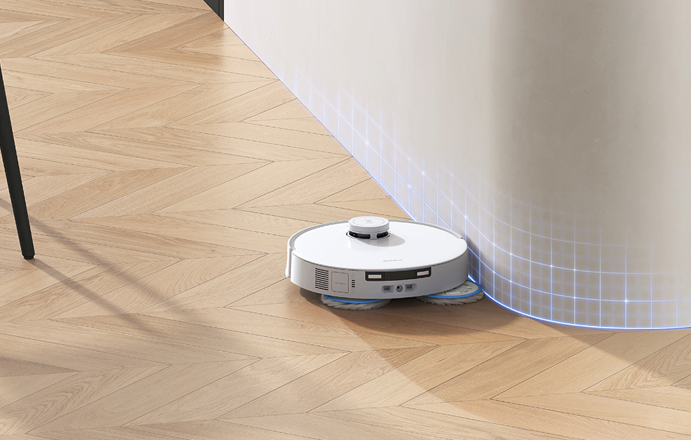 Το ρομπότ καθαρισμού Ecovacs DEEBOT T30C PRO σκουπίζει σχολαστικά το ξύλινο δάπεδο κοντά στις άκρες
