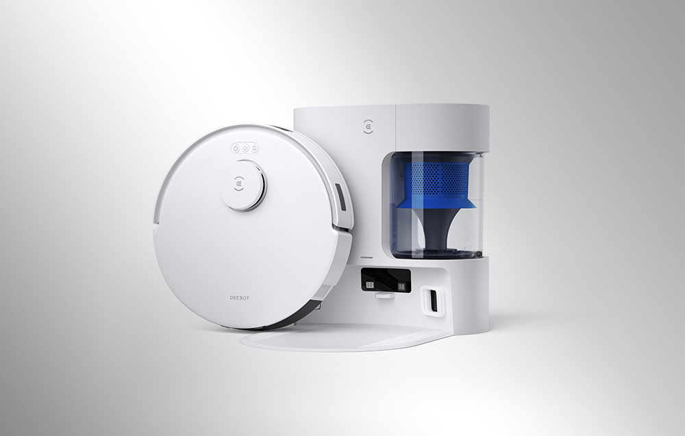 Το ρομπότ καθαρισμού Ecovacs N20 Plus στέκεται δίπλα στο σταθμό σύνδεσης σε γκρι φόντο