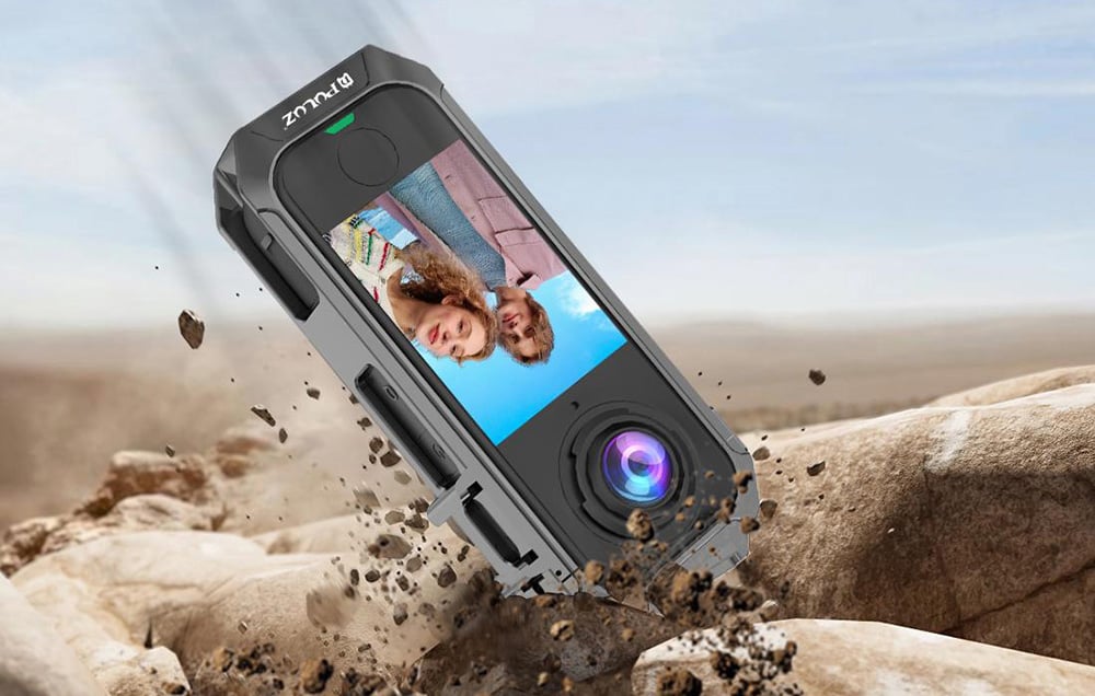 Κάμερα Insta360 σε μεταλλική θήκη που πέφτει σε καφέ βράχους