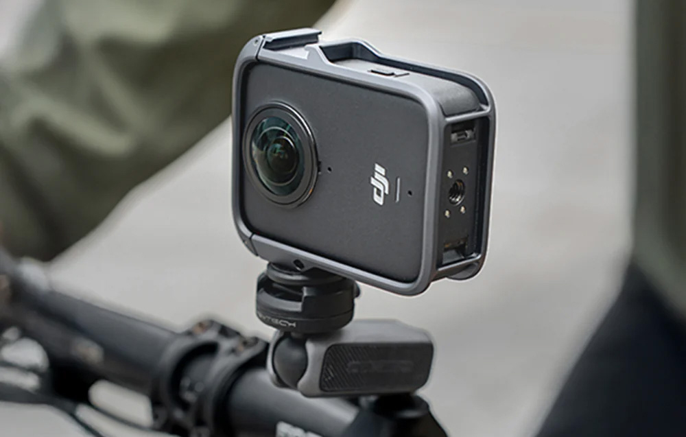 Μαύρο κάλυμμα κάμερας OSMO 360 τοποθετημένο στη συσκευή