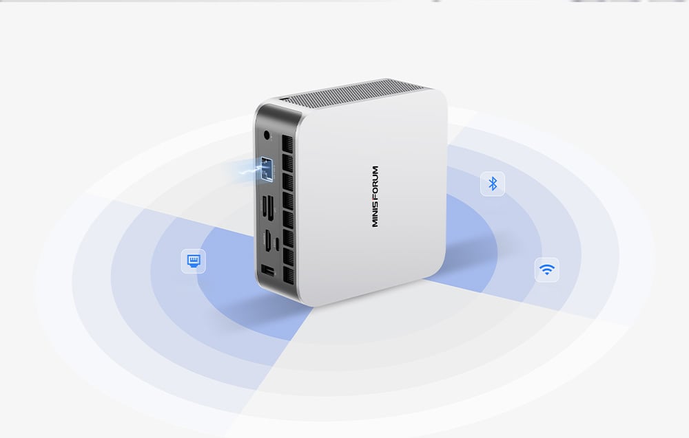 Mini pc minis forum σε ανοιχτόχρωμο φόντο δίπλα στα εικονίδια της θύρας Ethernet, του Bluetooth και του Wi-Fi