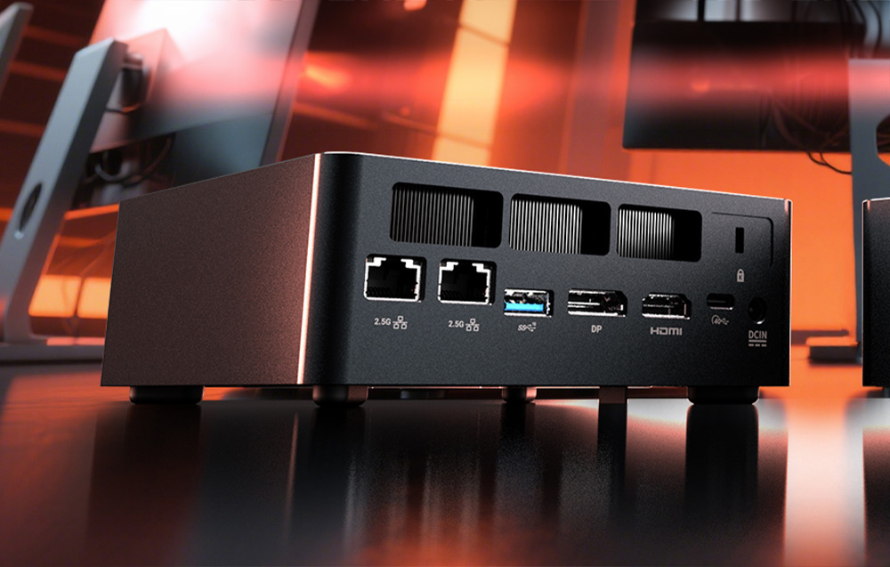 Το πίσω μέρος του Mini PC Minix με ορατές θύρες, συμπεριλαμβανομένων των 2.5G Ethernet, USB, DisplayPort, HDMI, USB-C και τροφοδοσίας.
