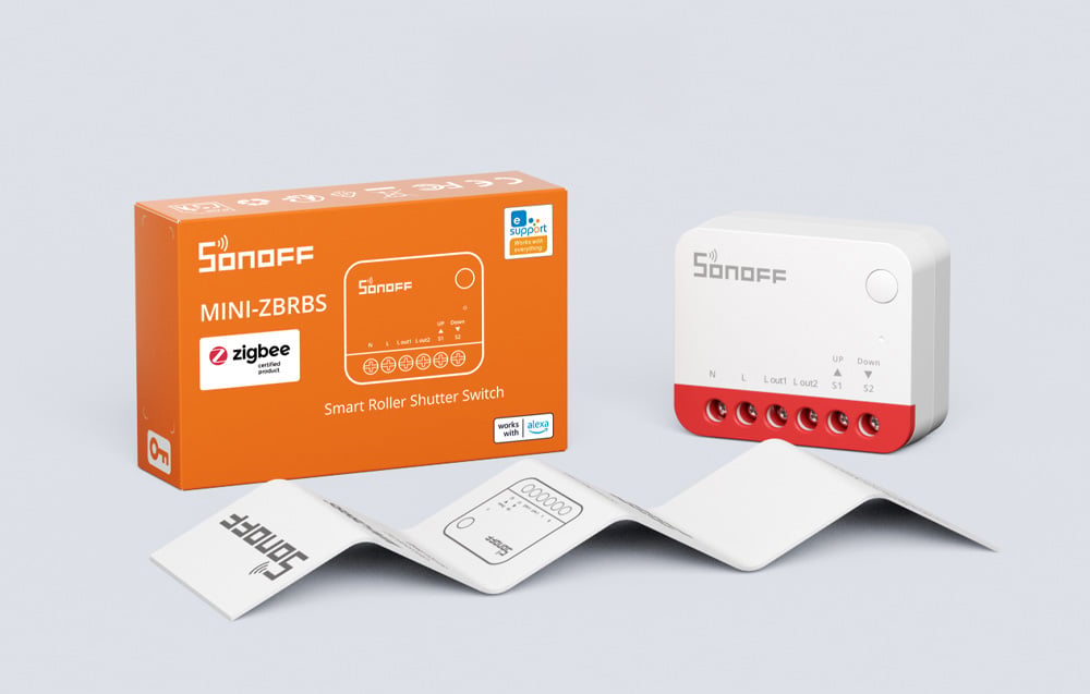 Κουτί προϊόντος SONOFF MINI-ZBRBS, λευκή μονάδα ελέγχου με κόκκινες πρίζες και κάρτες πληροφοριών