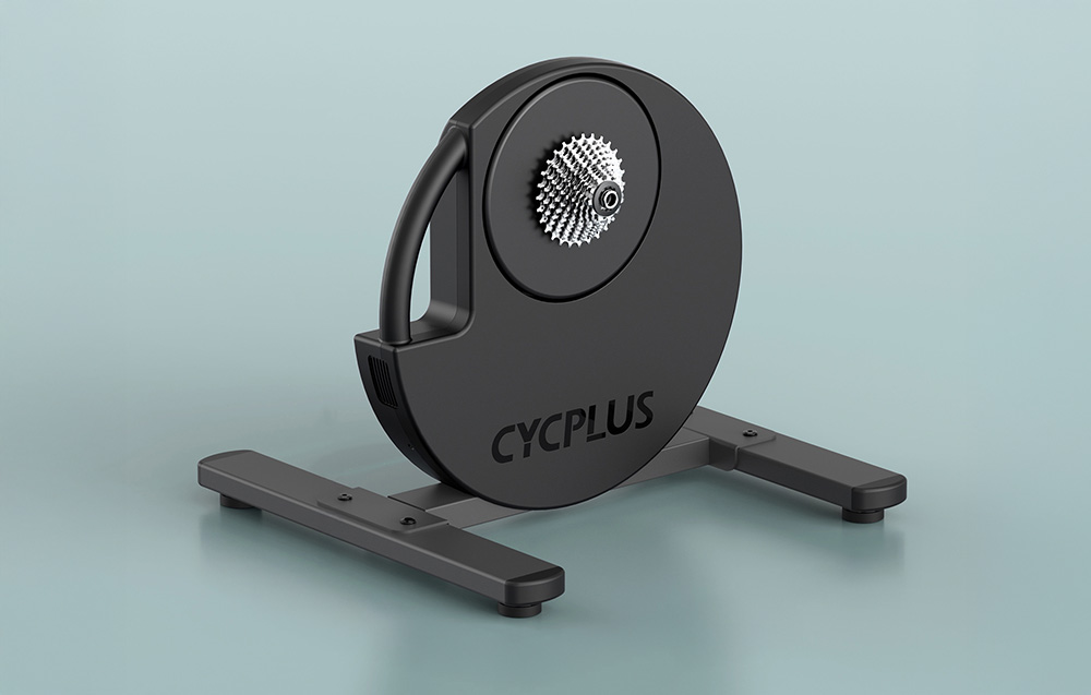 Μαύρος προπονητής ποδηλάτων Cycplus σε ανοιχτόχρωμο φόντο