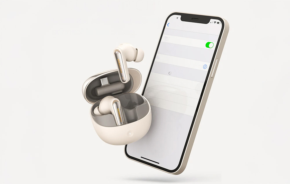 Ακουστικά TWS σε θήκη με δέκτη δίπλα σε smartphone με τις ρυθμίσεις ενεργοποιημένες