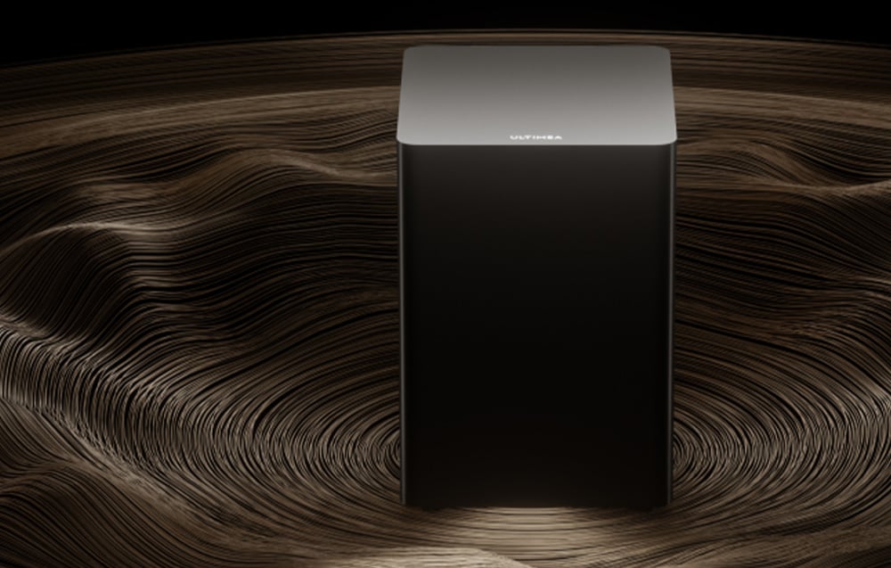 Subwoofer σε μαύρο φόντο, περιτριγυρισμένο από ηχητικά κύματα