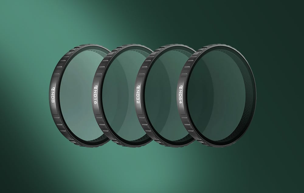 Σετ τεσσάρων φίλτρων Freewell (ND8, ND16, ND32, ND64) διατεταγμένων σε σειρά σε πράσινο φόντο.