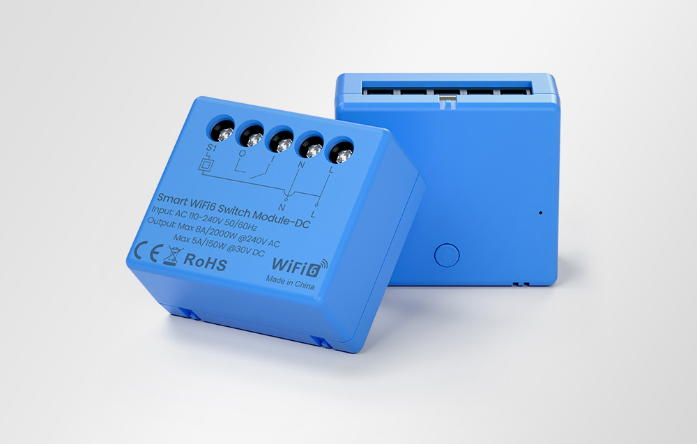 Δύο μπλε μονάδες έξυπνων διακοπτών WiFi6 που φαίνονται από μπροστά και από πίσω.
