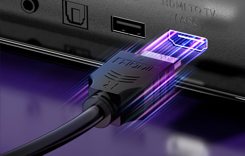 Κοντινό πλάνο καλωδίου HDMI με εφέ φωτισμού, συνδεδεμένο στη θύρα της ηχομπάρας.