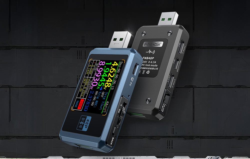 Δύο USB testers με οθόνη στη μία πλευρά και τεχνικά δεδομένα στην άλλη