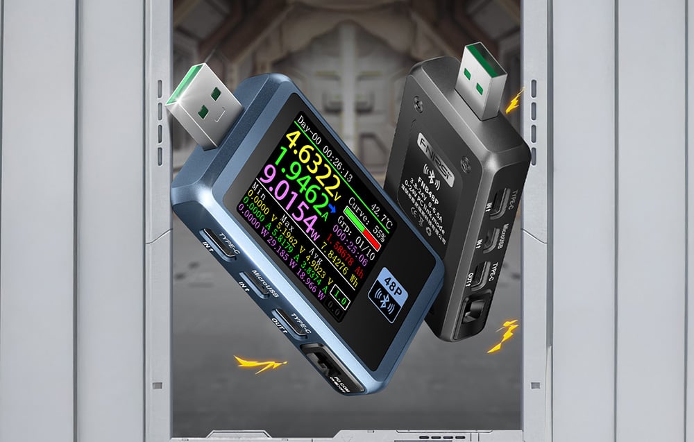 USB tester που μετρά τάση και ρεύμα μετά τη σύνδεση με μια συσκευή