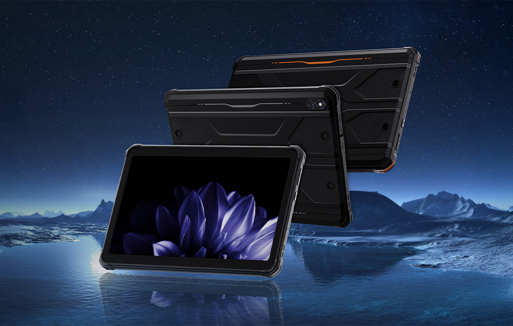 Τρία μοντέλα tablet Hotwav με φόντο έναν έναστρο ουρανό και μια λίμνη, το ένα με την οθόνη στραμμένη προς την κάμερα