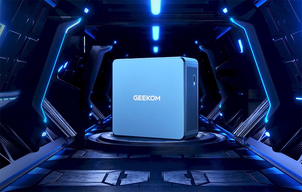 Geekom MINI PC σε μαύρο φόντο με μπλε οπίσθιο φωτισμό