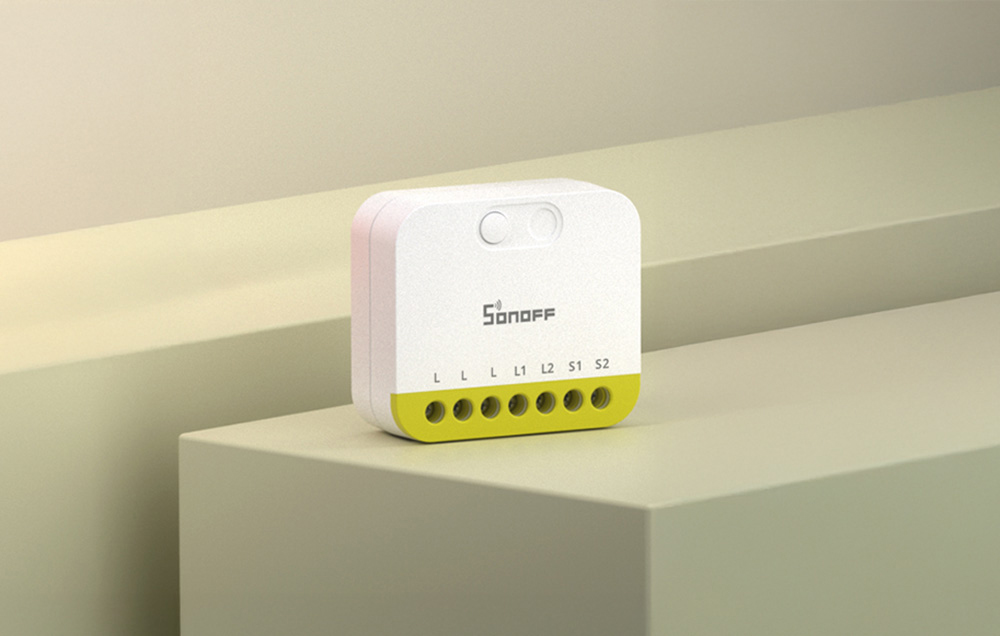 Δύο καναλιών Sonoff mini διακόπτης σε πράσινη πλατφόρμα