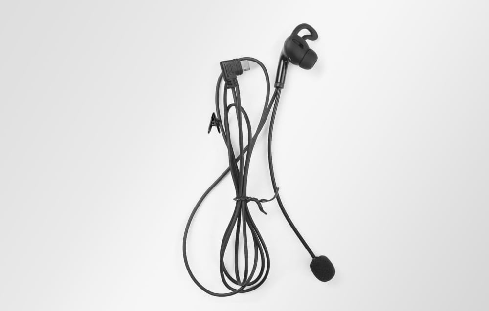 Ακουστικά με είσοδο USB-C σε γκρι φόντο