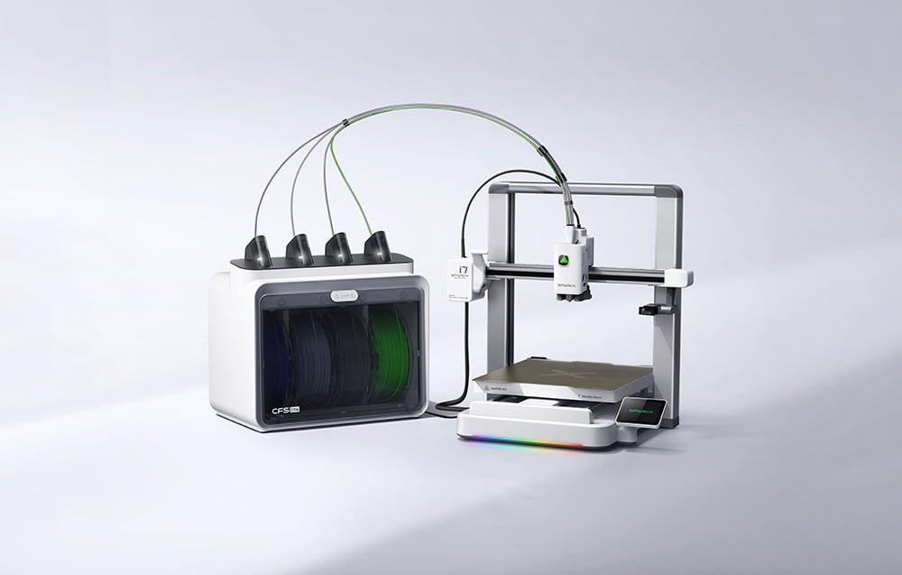 3D εκτυπωτής με μονάδα τροφοδοσίας πολύχρωμου νήματος συνδεδεμένη μέσω καλωδίων.