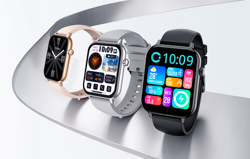 Τρία smartwatch Colmi (ροζ χρυσό, ασημί, μαύρο) πάνω σε μια λεία, καμπύλη μεταλλική επιφάνεια