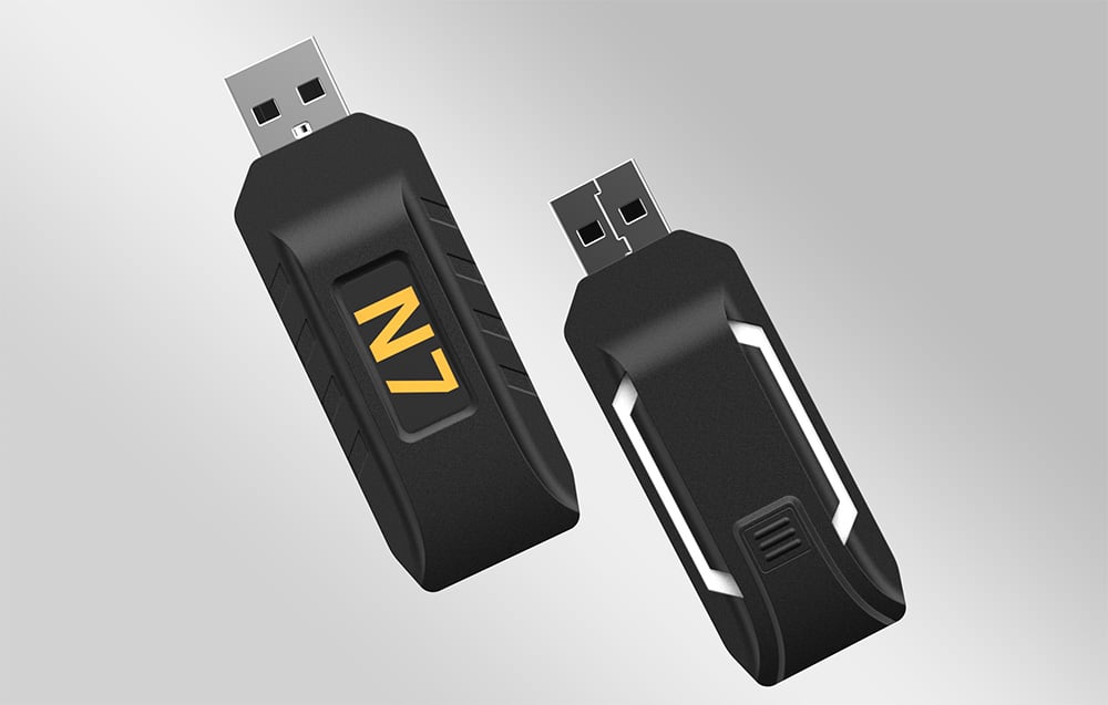 Δύο μαύροι προσαρμογείς USB PXN N7 σε γκρι φόντο