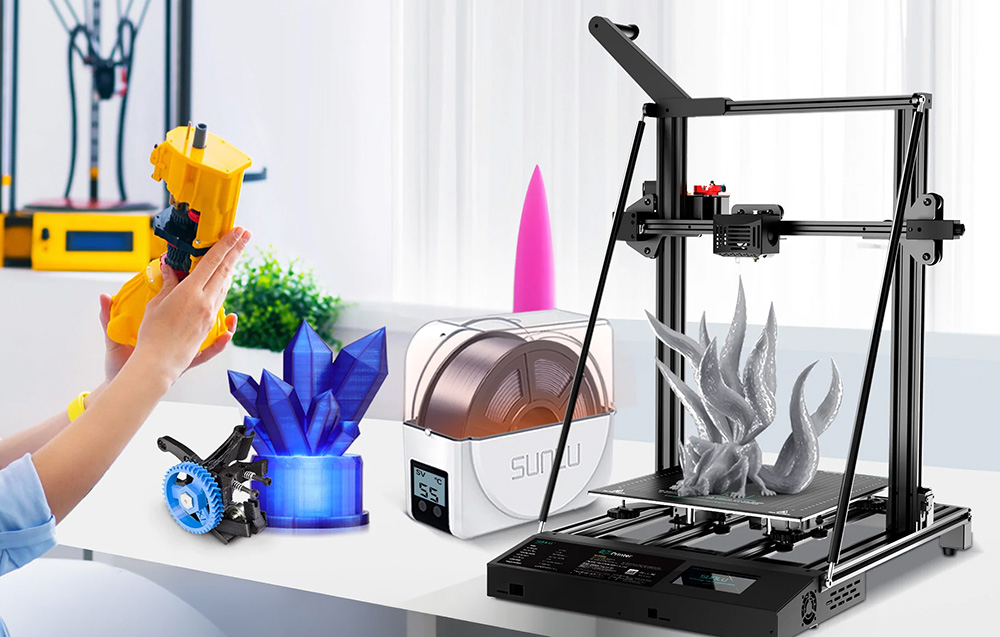3D εκτυπωτής σε λειτουργία δίπλα στον στεγνωτήρα SUNLU και 3D μοντέλα