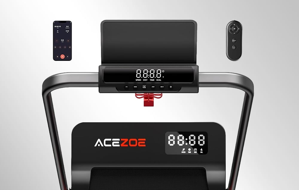 Ένας μαύρος διάδρομος ACEZOE με οθόνη, με ένα smartphone και ένα τηλεχειριστήριο ορατά πάνω από αυτόν