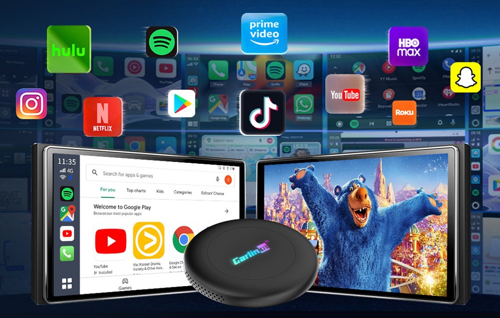 Ο προσαρμογέας Carlinkit εμφανίζεται δίπλα σε οθόνες αυτοκινήτου με εφαρμογές streaming και ψυχαγωγίας