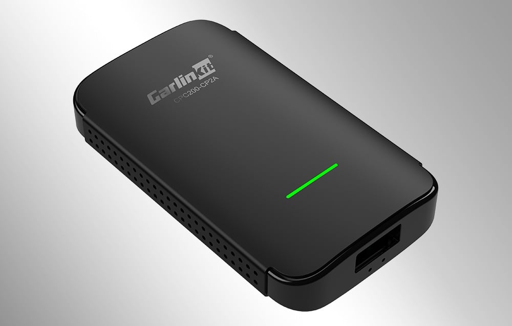 Λεπτός προσαρμογέας CarlinKit με οπές εξαερισμού, όπως φαίνεται από το πλάι