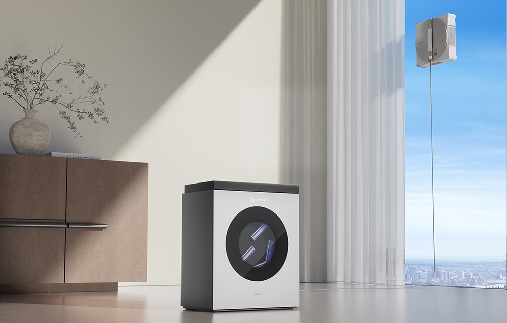 Πολυλειτουργικός σταθμός ECOVACS και ρομπότ καθαρισμού παραθύρων σε ένα φωτεινό δωμάτιο