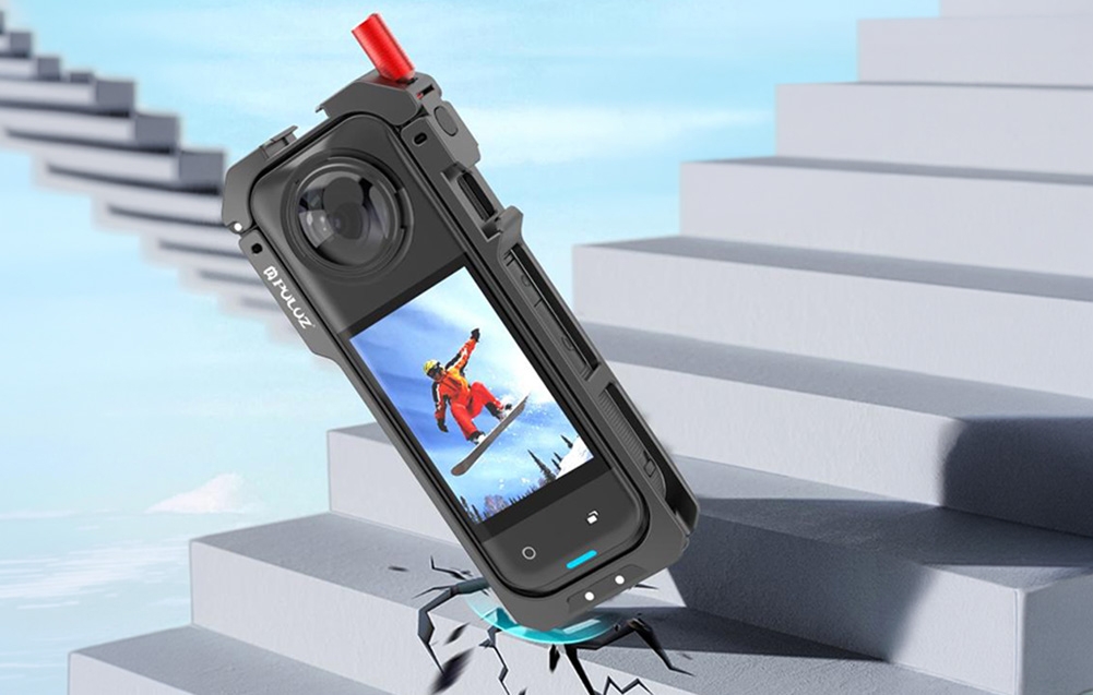 Μεταλλική θήκη Puluz Insta360 X5 που πέφτει από τις σκάλες