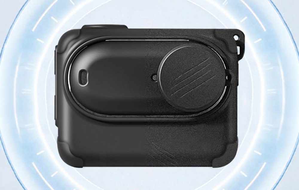 Η μαύρη θήκη της κάμερας δράσης Insta360 GO 3 με φόντο μπλε, παλλόμενους κύκλους σε φουτουριστικό στυλ