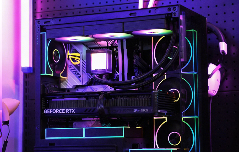 PC για gaming με φωτισμό RGB και κάρτα GeForce RTX